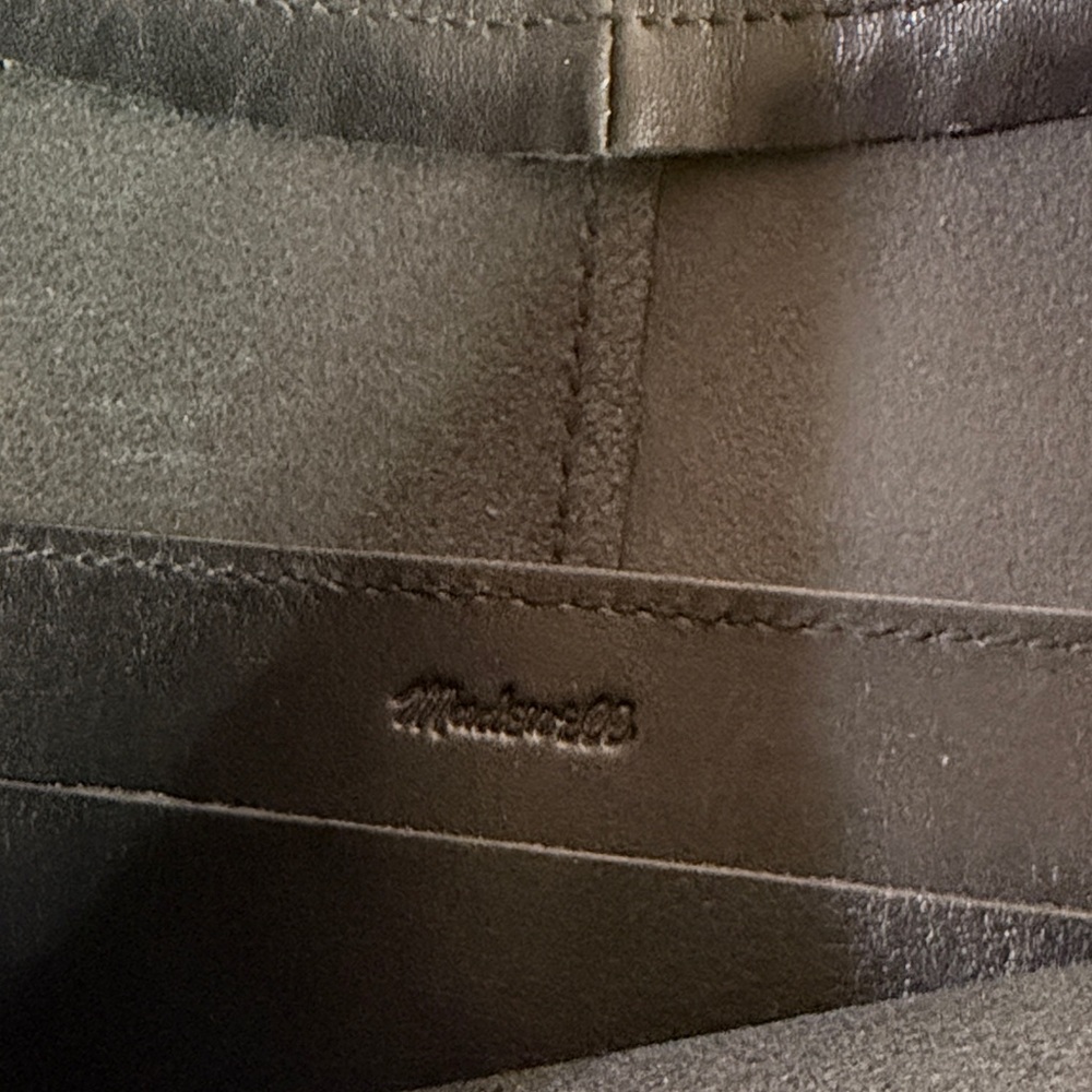 Madewell Essentials Curve Black Leather Shoulder Bag - Picture 3 of 7